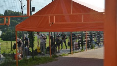 Для заробитчан на границе с Польшей установили палатки
