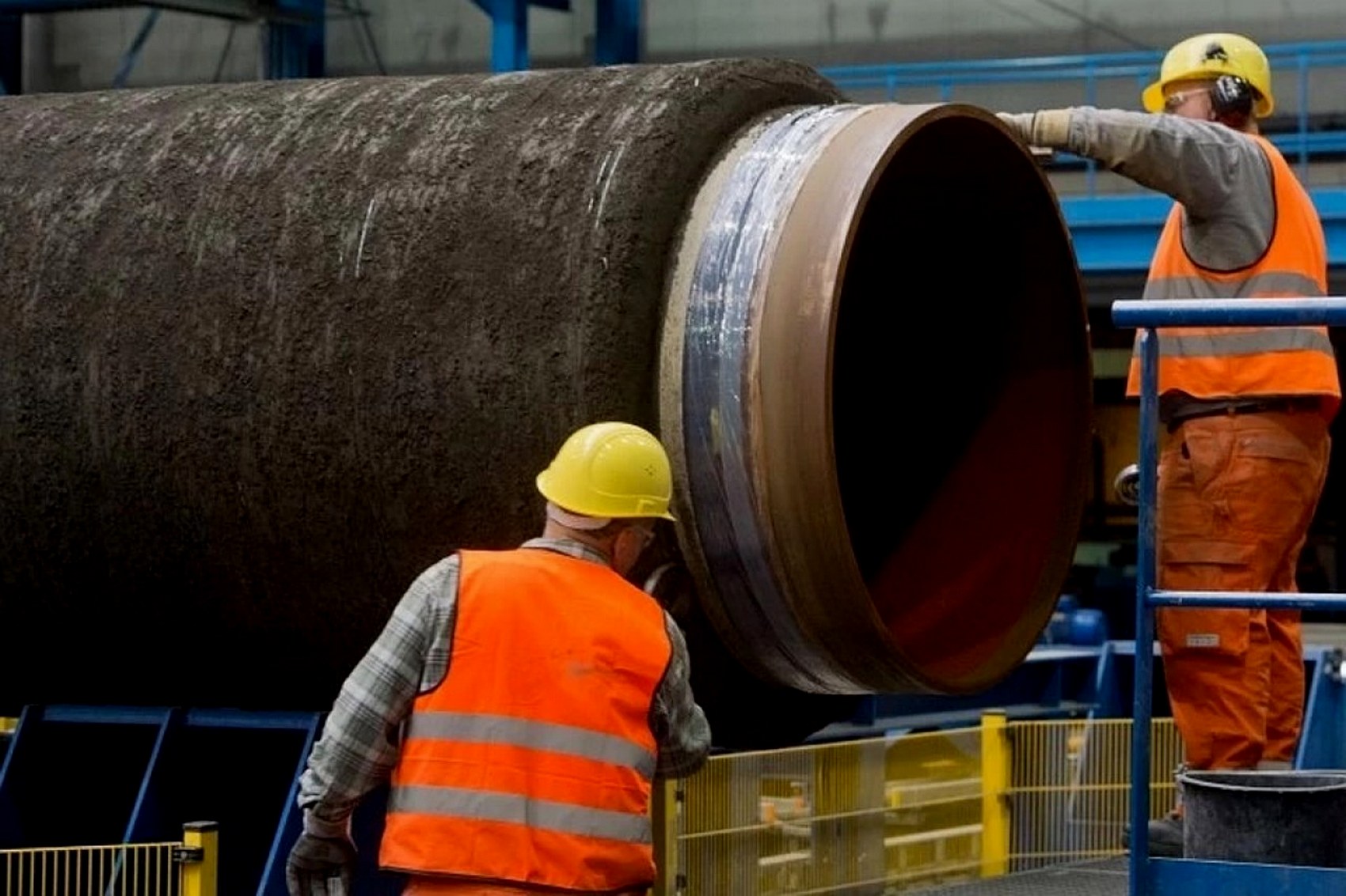 Газпром начал демонтаж трубы для транзита газа через Украину