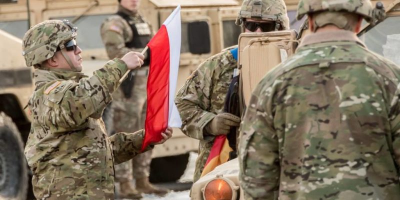 Польша призывает США ввести в страну войска