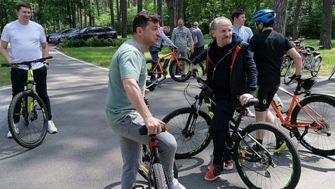 Зеленский пригласил журналистов покататься на велосипедах