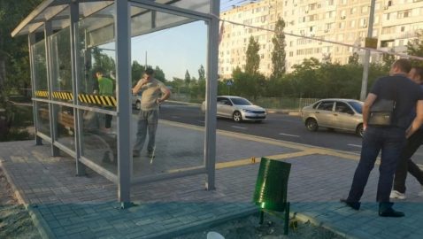 В Николаеве стреляли на остановке, двое раненых