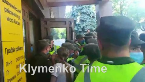 Побратимы Стерненко штурмовали суд