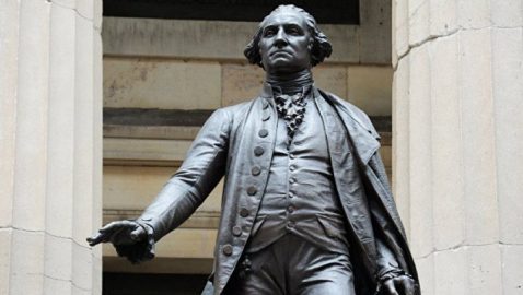 Протесты в США: в Портленде свалили памятник Джорджу Вашингтону