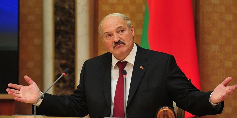 Лукашенко: женщина не сможет управлять Беларусью, она рухнет, бедолага