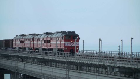 Появилось видео проезда первых грузовых поездов по Крымскому мосту