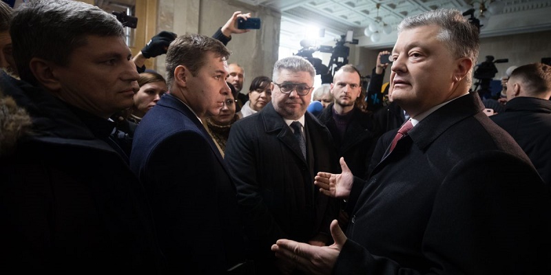 Против Порошенко готовят ещё два уголовных дела за хулиганство – адвокат
