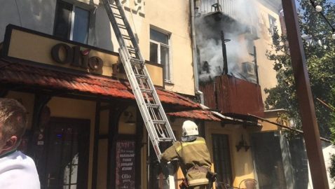 В центре Одессы загорелся жилой дом