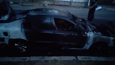 В Николаеве сожгли машину члену Нацкорпуса, которому Зеленский говорил «я не лох»