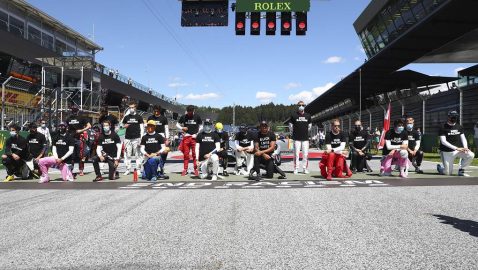 Шесть пилотов «Формулы-1» не преклонили колено в знак протеста против расизма