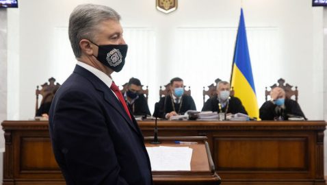 Суд отпустил Порошенко без меры пресечения