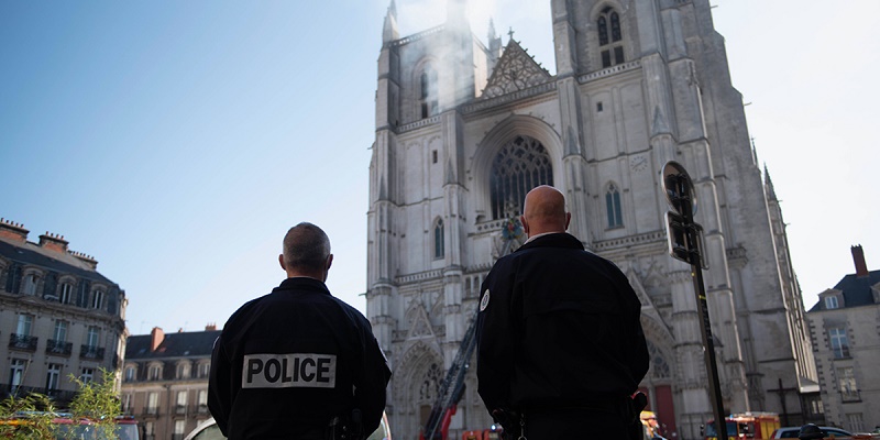 Беженец-волонтер признался в поджоге собора в Нанте