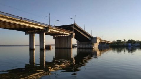 В Николаеве поднялся мост через Ингул: движение заблокировано