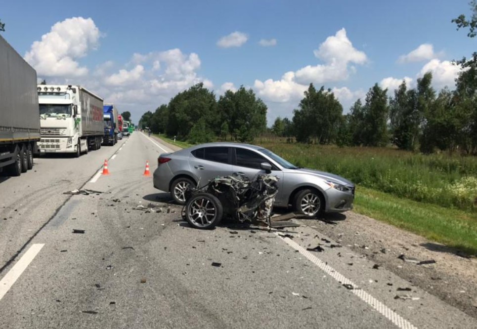 Четыре автомобиля столкнулись во Львовской области, есть погибшие