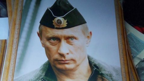 ГПСУ: нервный мужчина вез из Молдовы портреты Путина