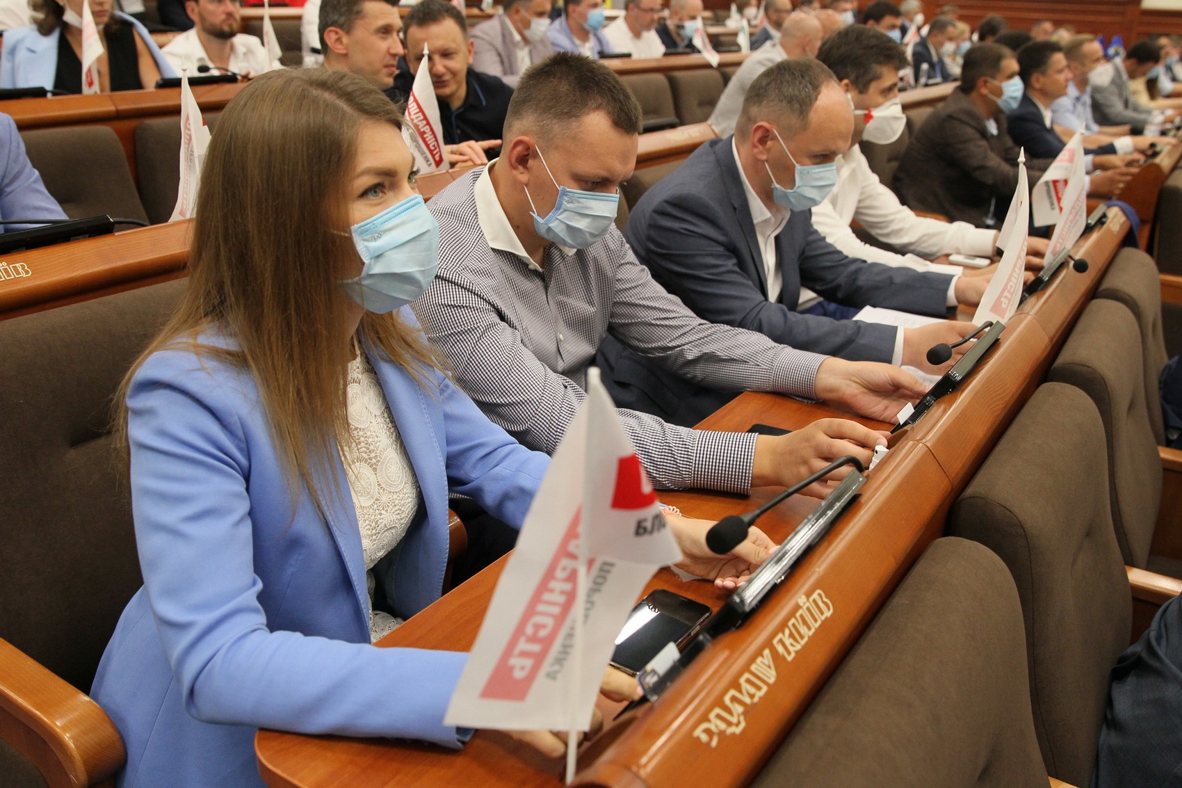 Киевские депутаты заступились за Порошенко и потребовали от Зеленского остановить репрессии