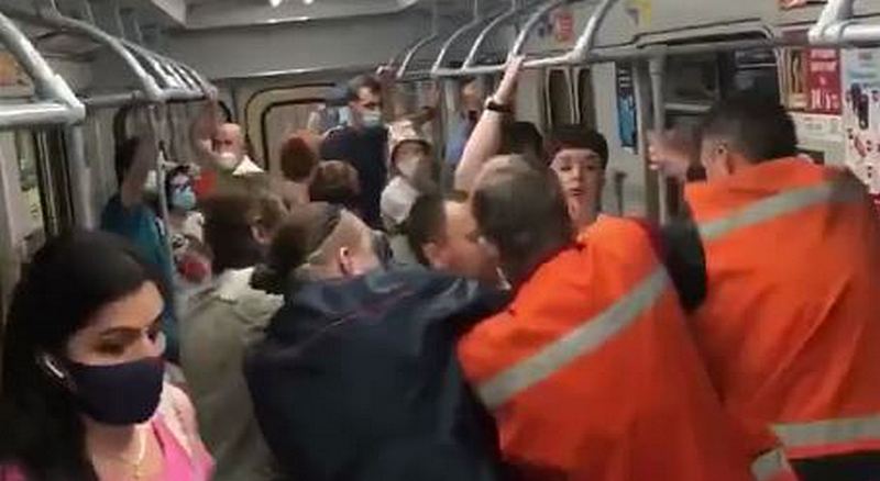 В харьковском метро подрались из-за маски