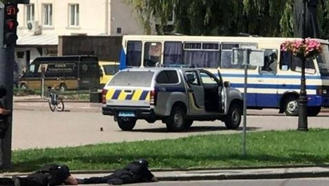 Появилось видео, как луцкий террорист садится в автобус