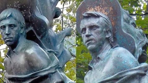 Памятнику Высоцкому на Ваганьковском кладбище приделали новую голову
