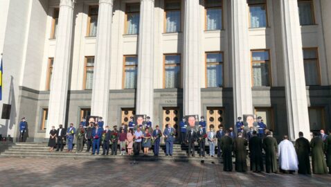 Под Радой проходит мероприятие в память о нацгвардейцах, погибших 31 августа 2015