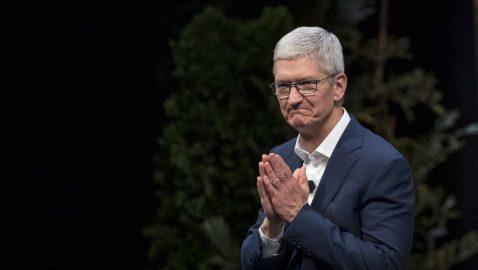 Глава Apple Тим Кук стал миллиардером