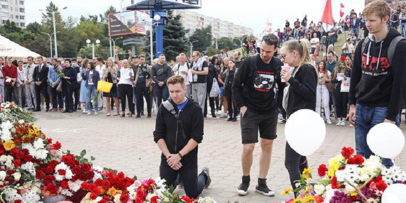В Минске протестующие вышли попрощаться с погибшим демонстрантом