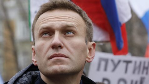 Меркель потребовала от России наказать виновных в отравлении Навального