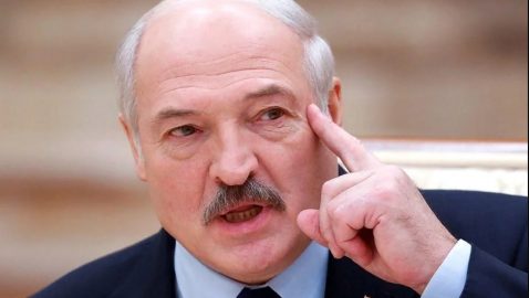 Лукашенко: мы все-таки славяне, если человек упал, не надо его избивать