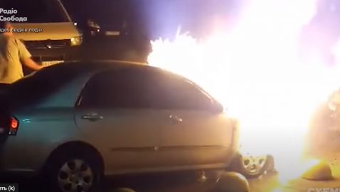 Опубликовано видео момента поджога авто программы «Схемы»