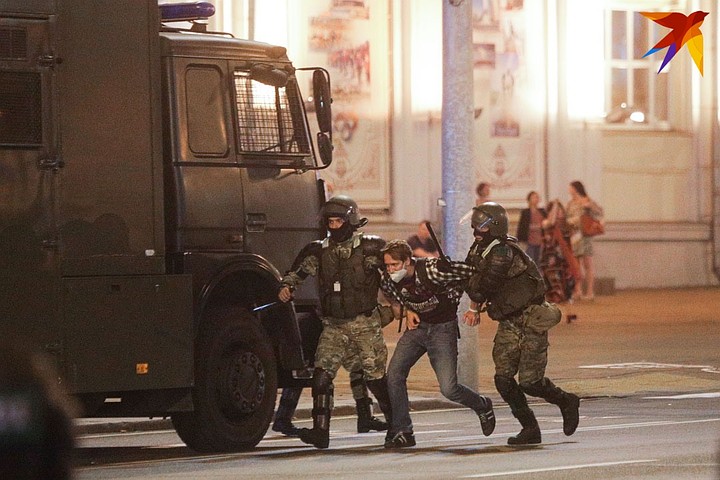 В МВД Беларуси сообщили, сколько задержанных участников протестов остаются под стражей