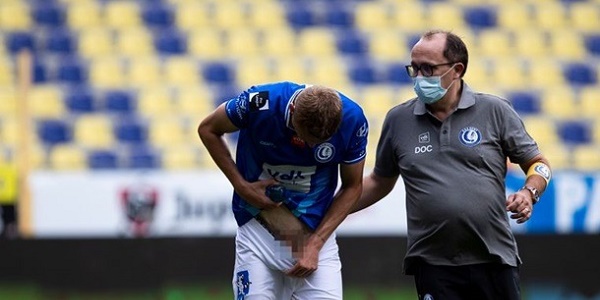 Украинский футболист травмировал пенис во время матча