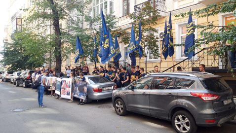 Нацкорпус возмутился ответом Малюськи по Партии Шария и вышел на митинг