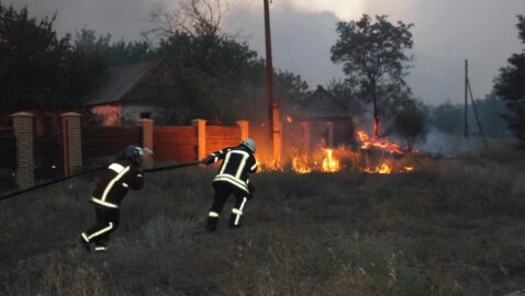 В Луганской области лесные пожары перекинулись на жилые дома, идёт эвакуация