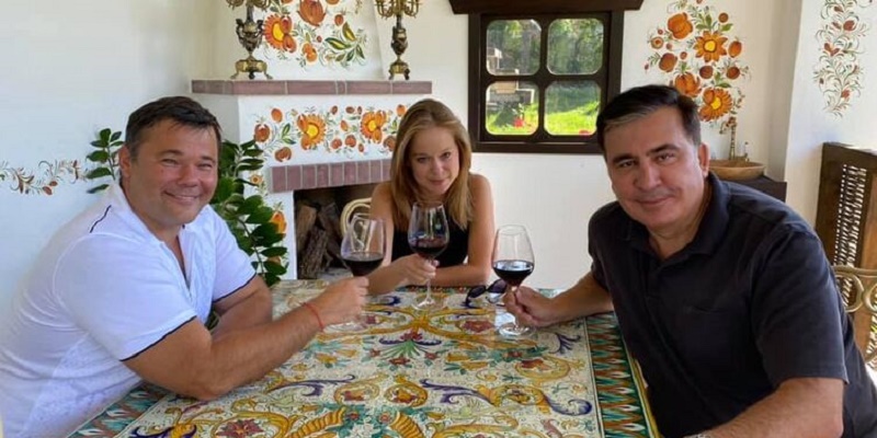 Богдан, Саакашвили и Ясько выпили вина в ресторане