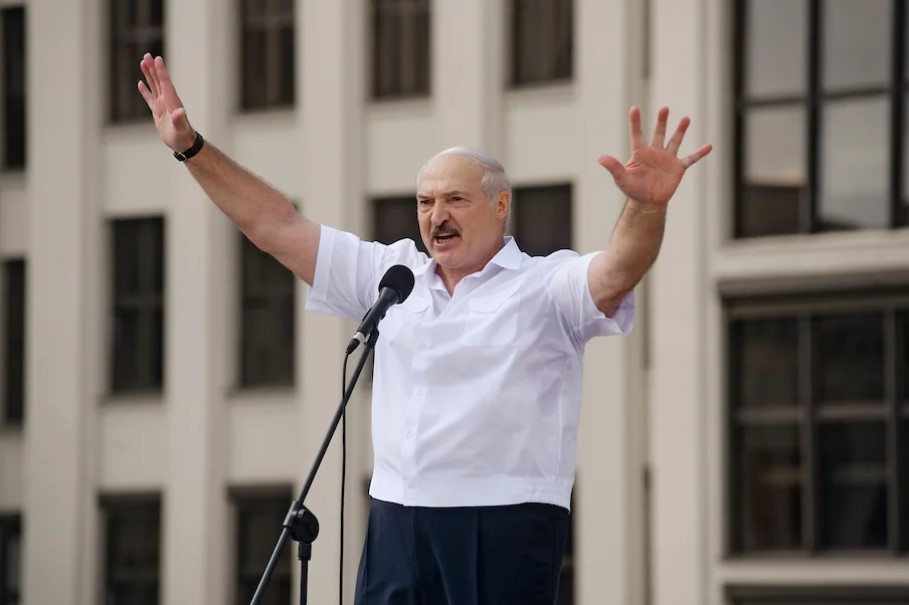 Лукашенко пообещал, что Беларусь вступит в войну, если Запад нападет на Россию