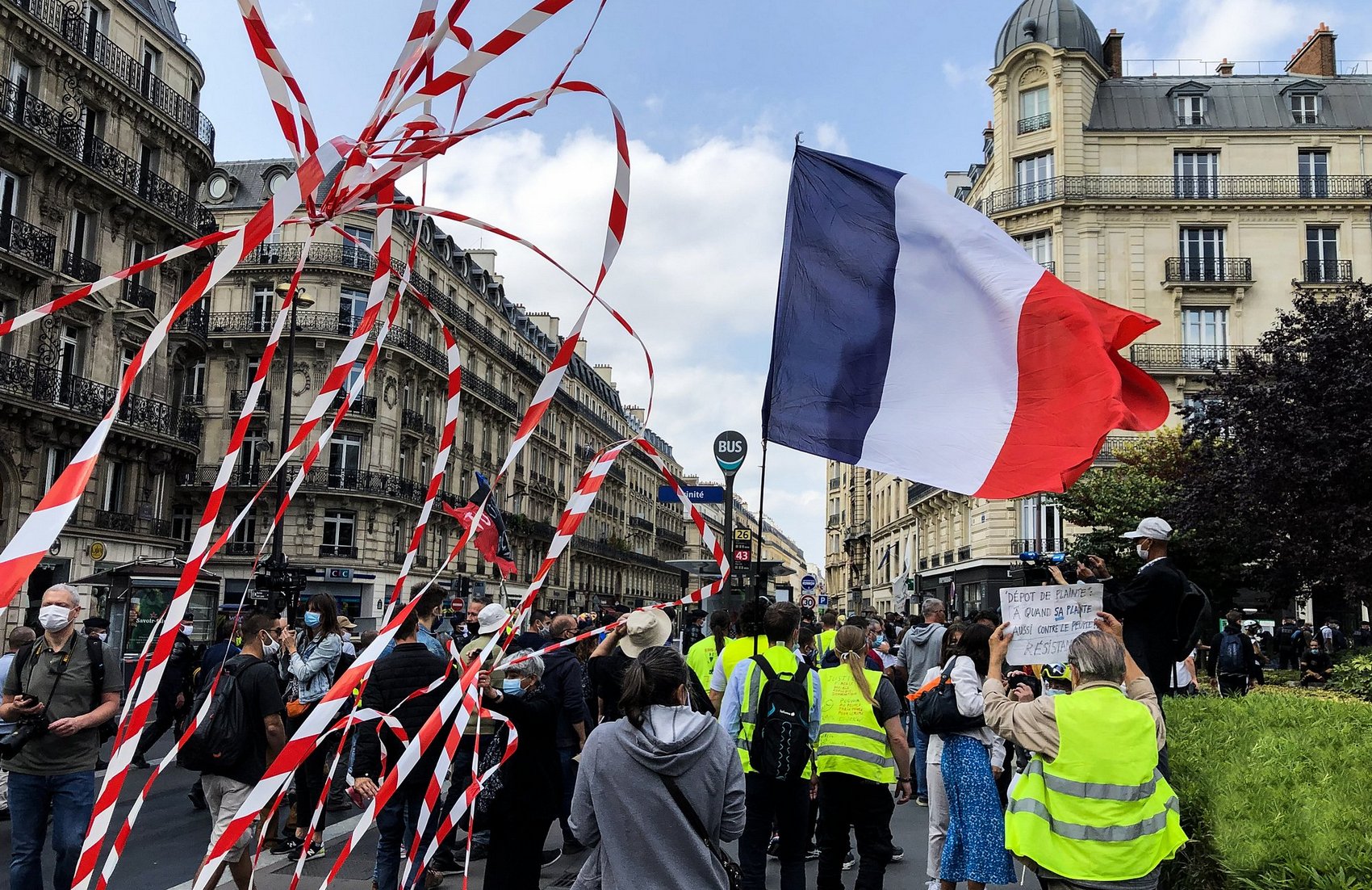 В Париже полиция задержала 200 человек во время манифестаций «жёлтых жилетов»
