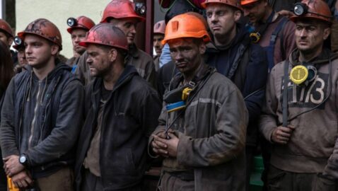 «Кривбассжелезрудком» останавливает работу из-за протестующих шахтёров и грозит сокращением штата