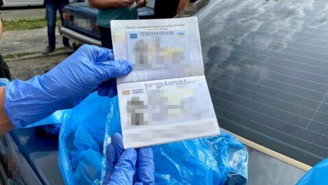 СБУ задержала харьковчанина, продававшего россиянам поддельные украинские паспорта