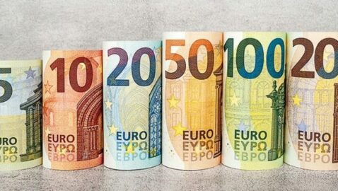 Впервые за два года евро превысил 33 гривны