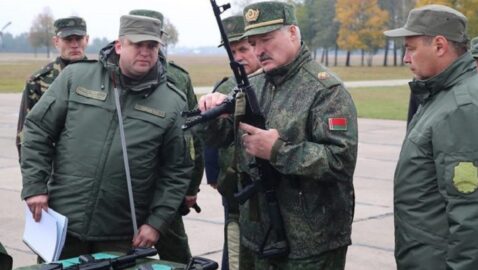 Лукашенко попросил у Путина о «некоторых типах вооружений»