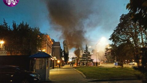 Возле посольства РФ в Киеве жгли шины