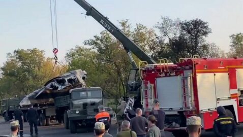 Под Харьковом идёт погрузка частей разбившегося АН-26, видео