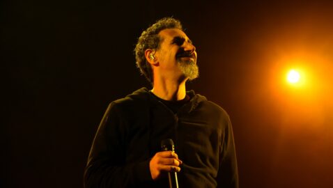 Серж Танкян из System of a Down отреагировал на обострение военного конфликта в Нагорном Карабахе