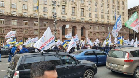 Крещатик перекрыли обманутые вкладчики банка «Аркада»