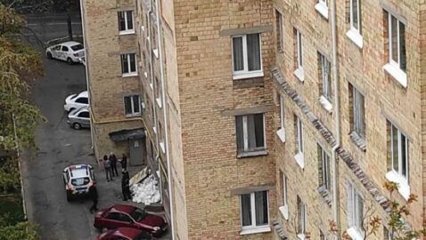 В Киеве преподаватель остался жив после падения с 9 этажа общежития