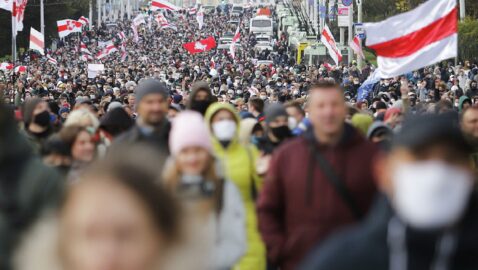 В Минске силовики снова разгоняют митингующих, используя спецсредства