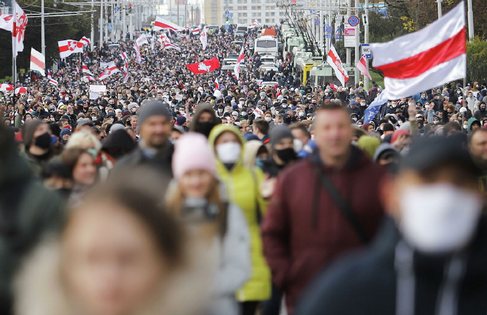 У Мінську силовики знову розганяють мітингувальників, використовуючи спецзасоби