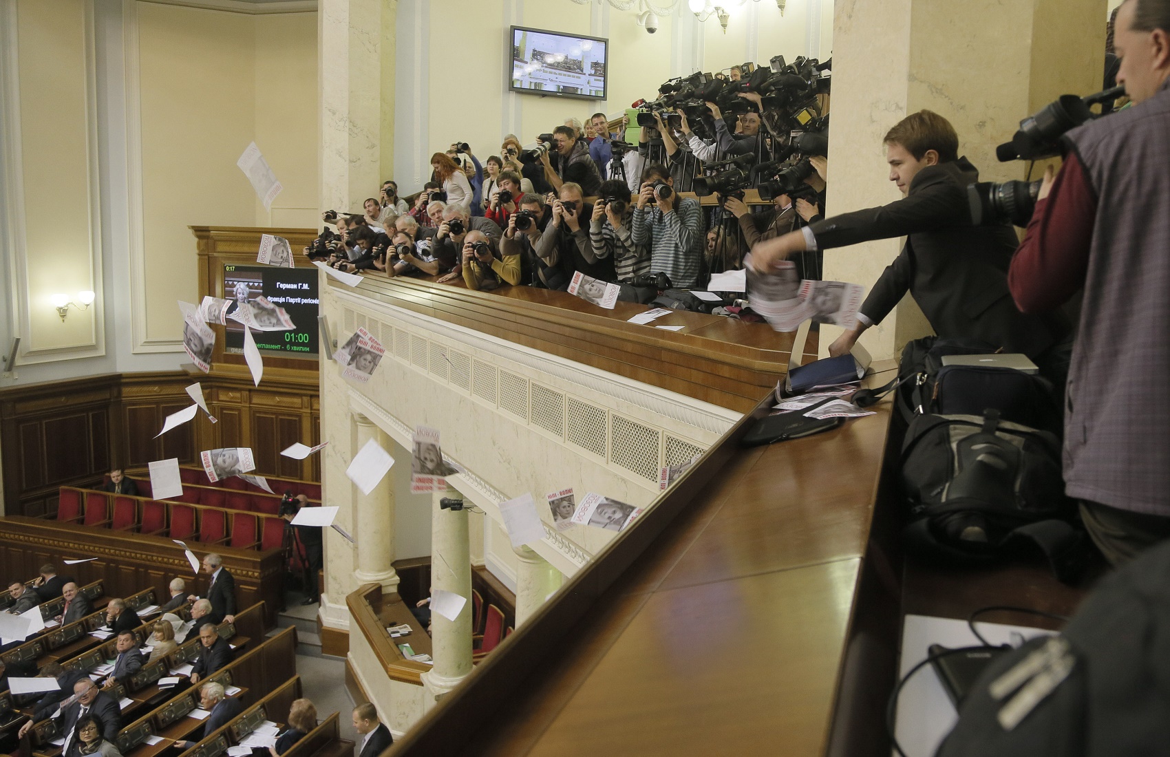 Разумков поручил пресс-службе Рады пересмотреть список допущенных в парламент СМИ