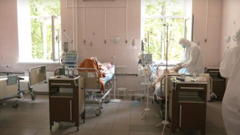 COVID-19 в Харькове: в больницах пациентов размещают в коридорах