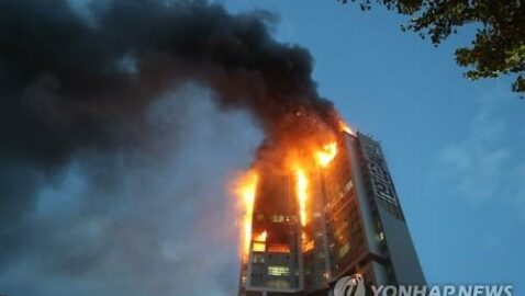 В Южной Корее при пожаре в небоскребе пострадали почти 90 человек — СМИ
