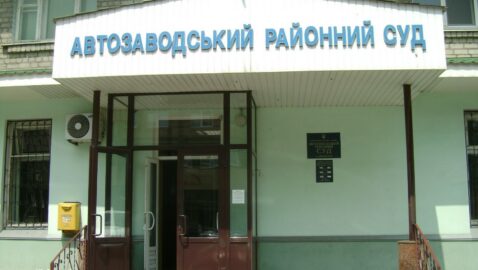 Ночной арест за разбитую арматурой голову: судья в Кременчуге отпустила нападавших на ППШ